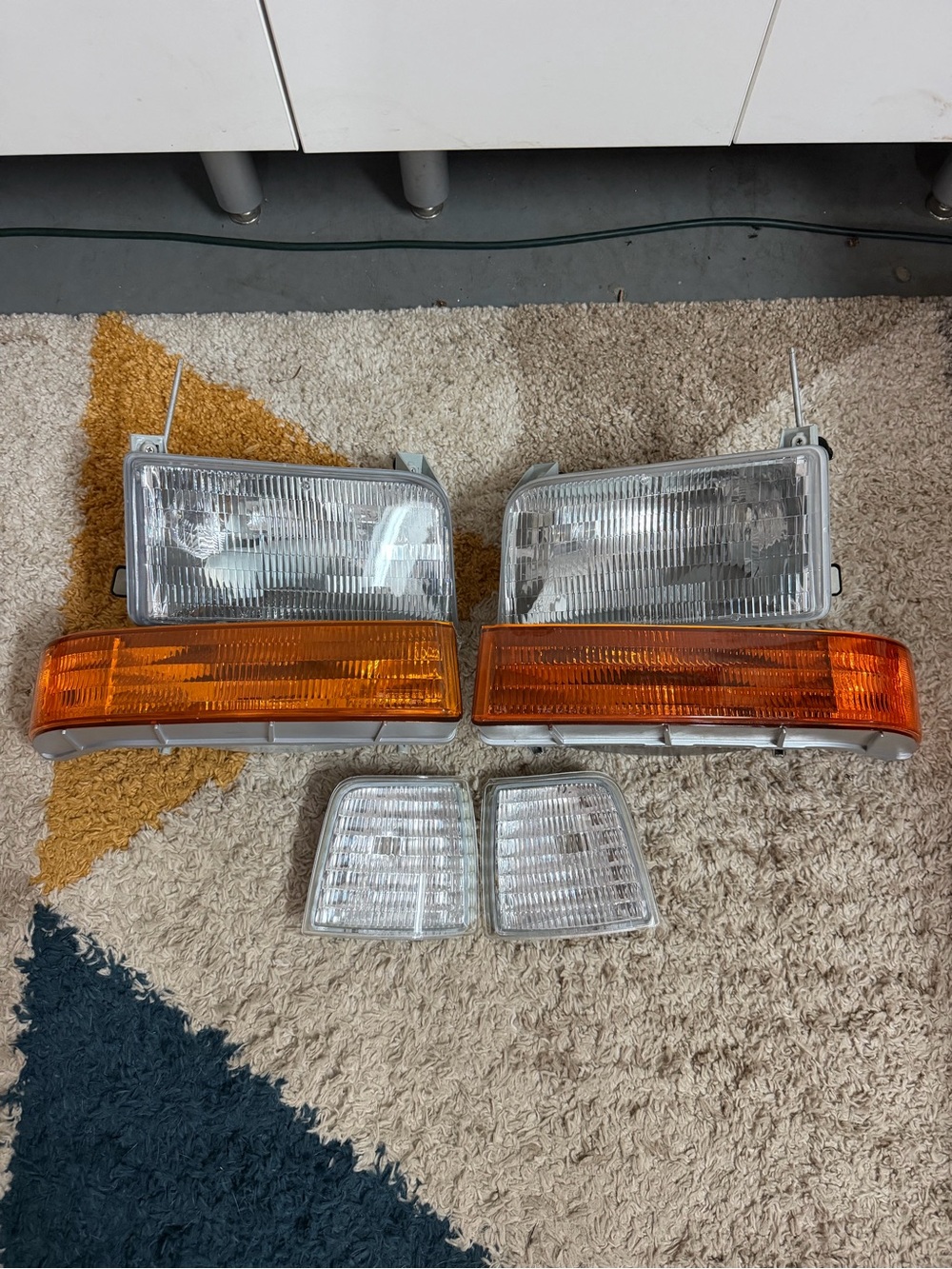 1995 Ford F-250 front headlight assembly